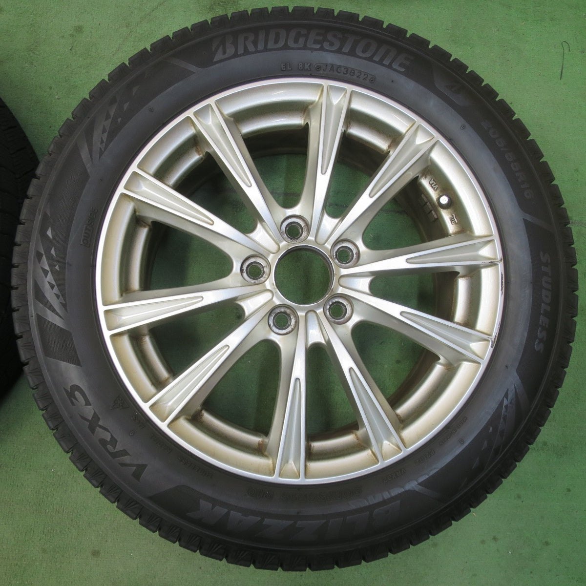 バリ溝！22年！9分★ボルボ 等 阿部商会 205/55R16 スタッドレス ブリヂストン ブリザック VRX3 16インチ PCD108/5H★6020406イス