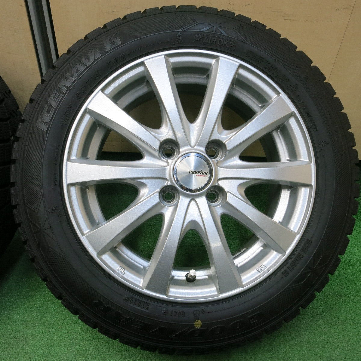 *送料無料* バリ溝！20年！綺麗！9.5分★スタッドレス 165/65R14 グッドイヤー アイスナビ6 ravrion RS01 ラブリオン 14インチ PCD100/4H★4041904イス
