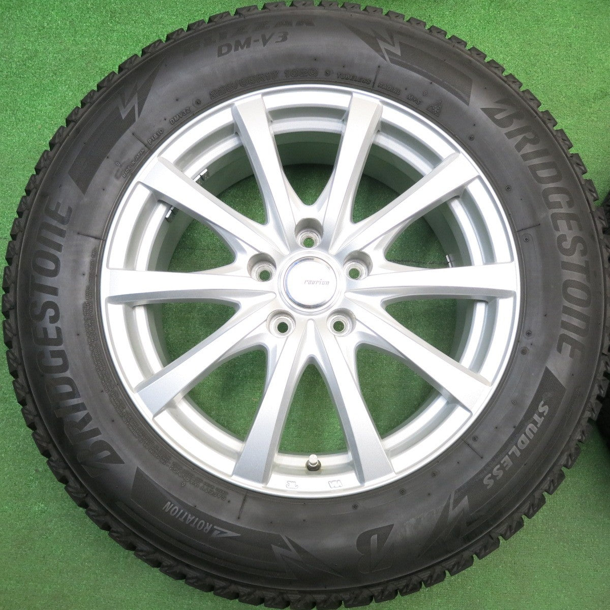 バリ溝！キレイ！9.5分★スタッドレス 225/65R17 ブリヂストン ブリザック DM-V3 ravrion RS01 ラブリオン 17インチ PCD114.3/5H★6010203HAス