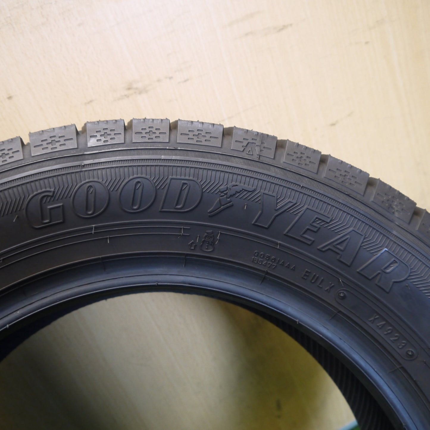 超バリ溝！23年！ほぼ10分★スタッドレス 185/65R15 グッドイヤー アイスナビ7 タイヤ 15インチ プリウス シエンタ デミオ ノート マツダ2 等★6072205Hスタ