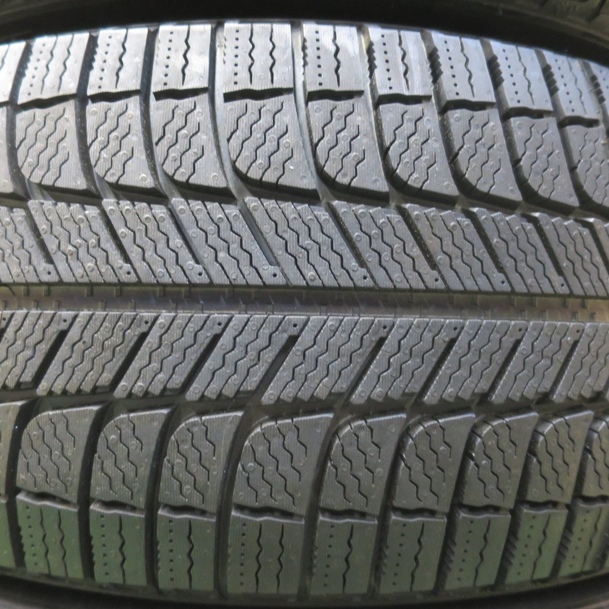 未使用★スタッドレス 235/55R17 ミシュラン X-ICE3+ タイヤ 17インチ ボルボ V60 XC60 BMW 5シリーズ 等★6052308イスタ