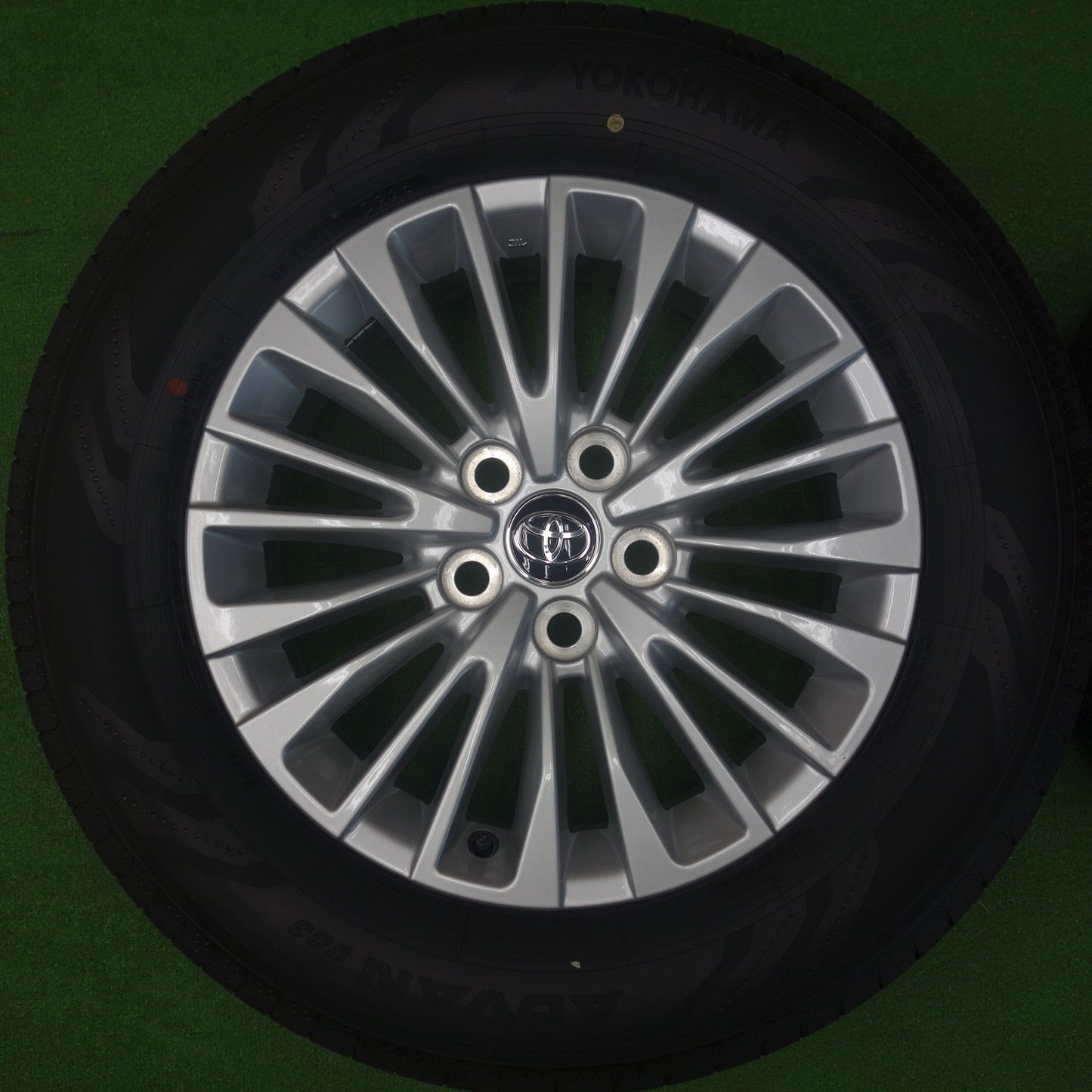 新車外し！26年★トヨタ 40系 アルファード ヴェルファイア 純正 225/65R17 ヨコハマ アドバン V03 17インチ PCD120/5H★6051502KTノ