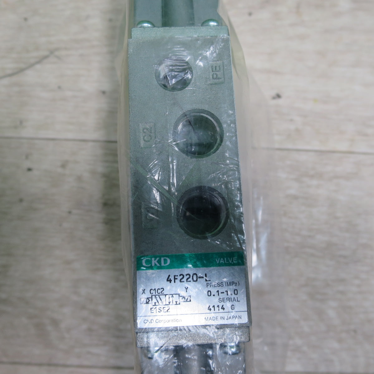 [送料無料] 未使用☆CKD セレックス バルブ 200V 4F220-08-L 4Fシリーズ 空気圧 バルブ パイロット式 5ポート弁 ②☆