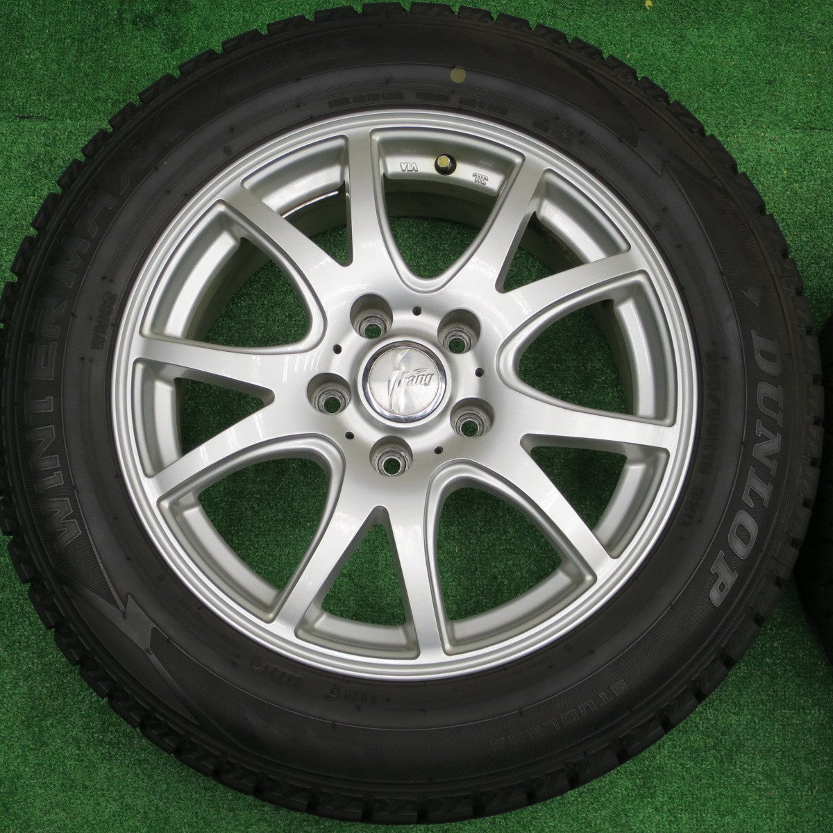 バリ溝！21年！9.5分★スタッドレス 205/60R16 ダンロップ ウインターマックス WM02 Fang ファング 16インチ PCD114.3/5H★5120305NKス