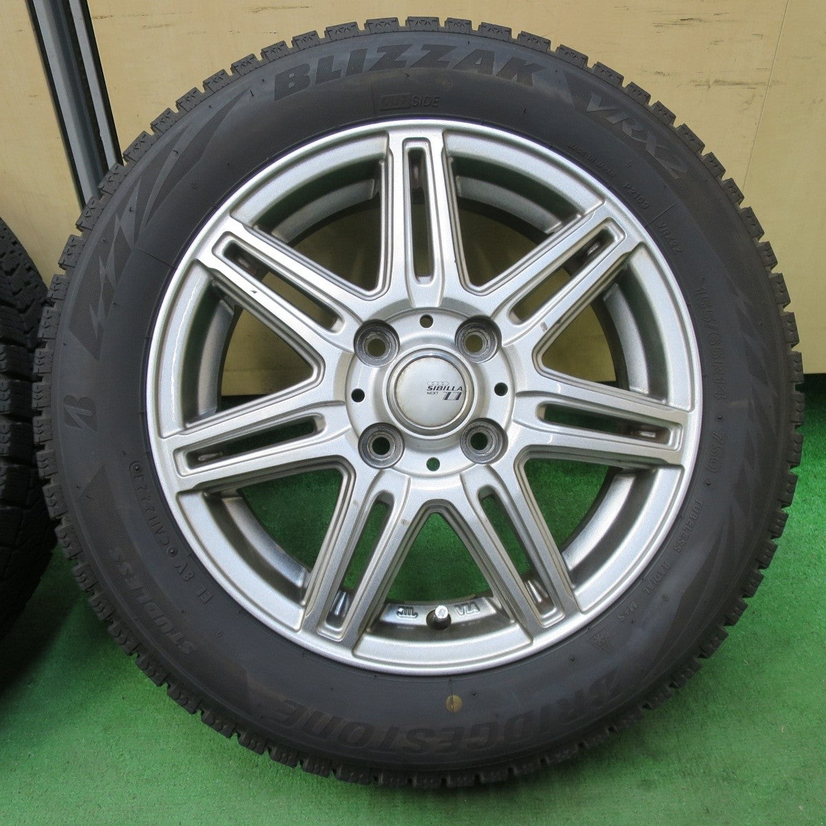 バリ溝！23年！8.5分★スタッドレス 155/65R14 ブリヂストン ブリザック VRX2 SIBILLA NEXT Z7 シビラ 14インチ PCD100/4H★5031302イス