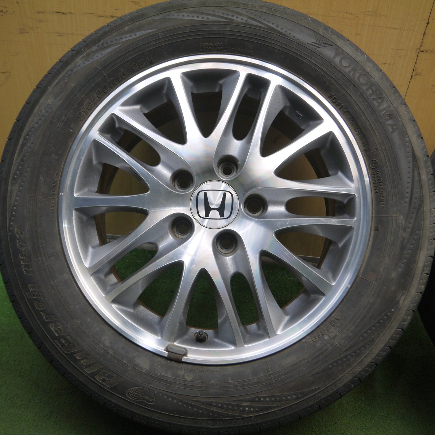 *送料無料* 4本価格★ホンダ オデッセイ 純正 215/60R16 ヨコハマ ブルーアース RV-02 16インチ PCD114.3/5H★4040109Hノ