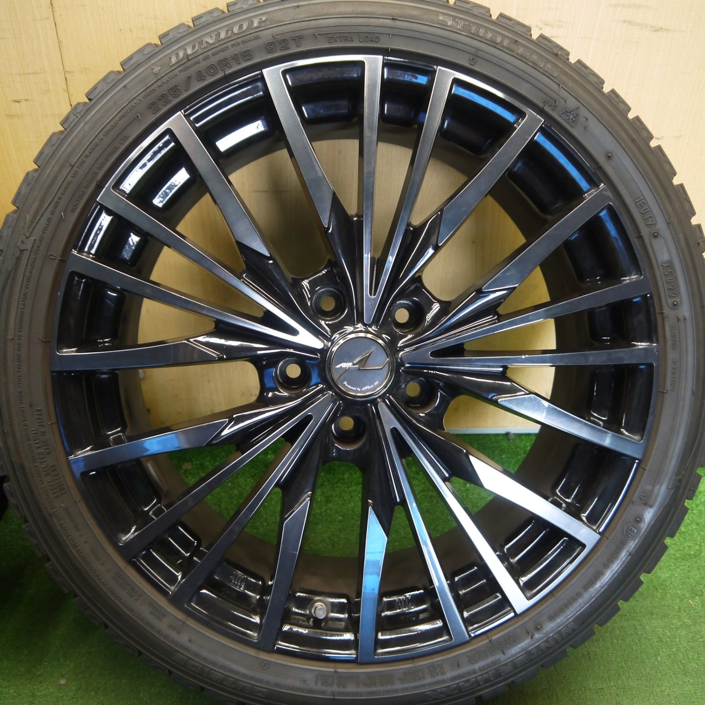 バリ溝！22年！キレイ！9.5分◎スタッドレス 225/40R18 ダンロップ ウインターマックス WM02 AXEL アクセル 18インチ PCD114.3/5H◎6061603Hス