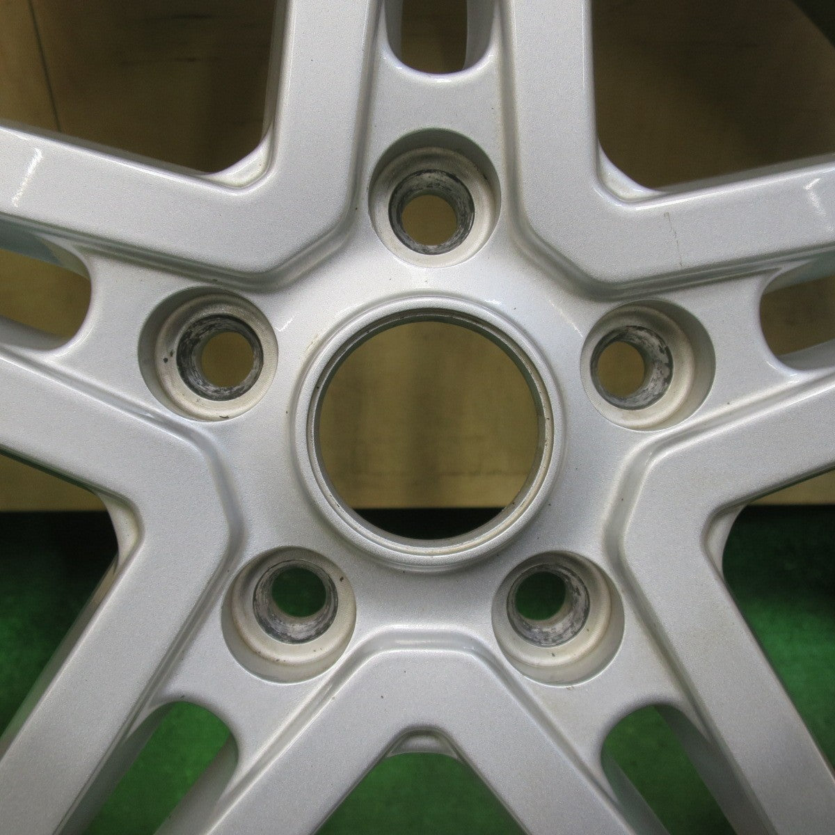 希少 4本価格★BMW i3 等 155/70R19 スタッドレス ブリヂストン ブリザック NV 社外 アルミ 19インチ PCD112/5H★5102703イス