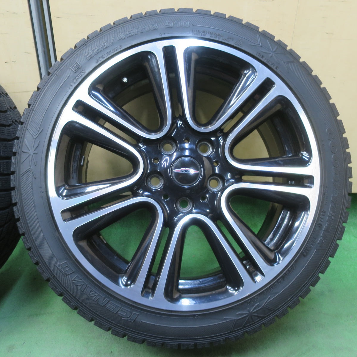 バリ溝！9分★MINI ミニ R60 クロス オーバー 純正 JCW 225/45R18 スタッドレス グッドイヤー アイスナビ6 18インチ ジョン クーパー ワークス PCD120/5H★6031204イス