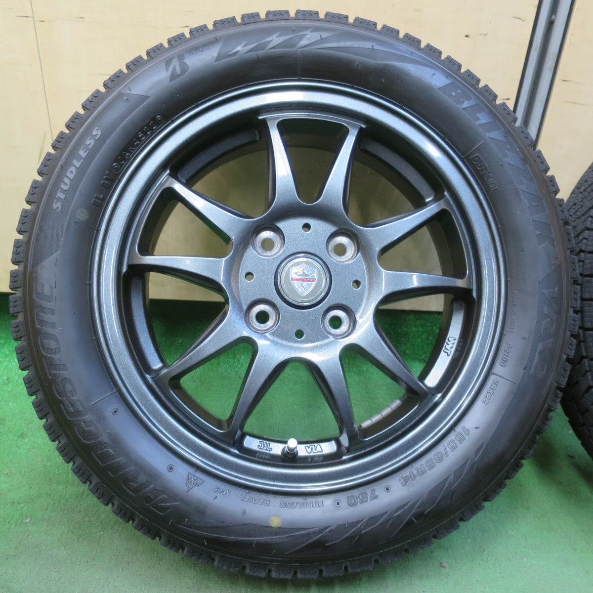 バリ溝！22年！キレイ！ほぼ10分★スタッドレス 155/65R14 ブリヂストン ブリザック VRX2 ESTROSA EST-5T エステローザ 14インチ PCD100/4H★5112107イス