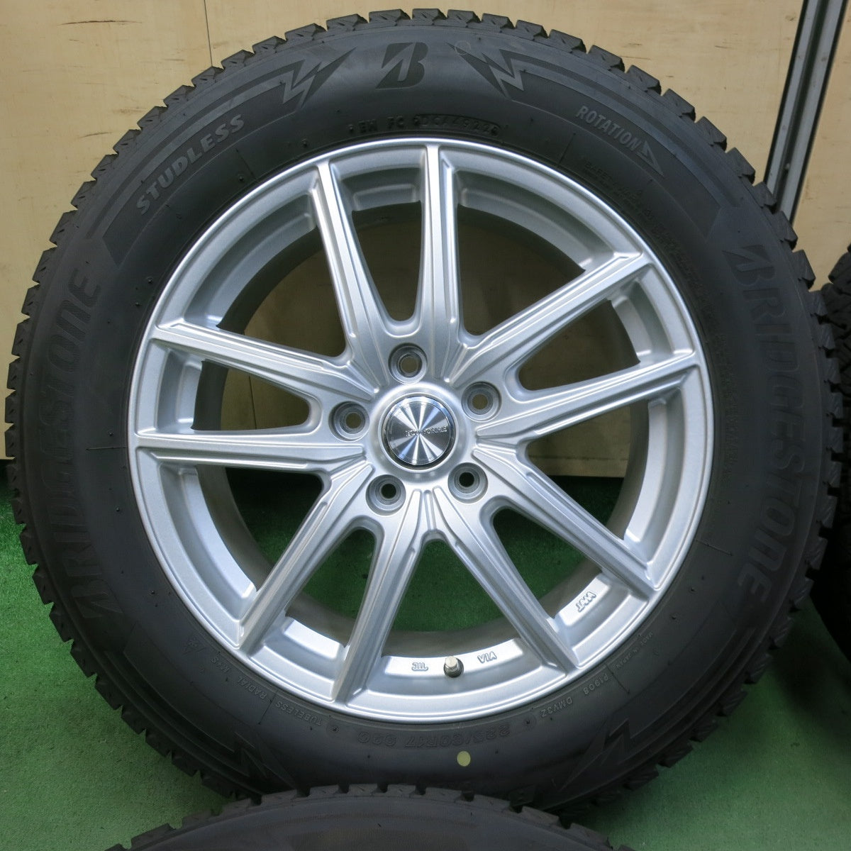 バリ溝！22年！キレイ！9.5分★スタッドレス 225/60R17 ブリヂストン ブリザック DM-V3 ECO FORME エコフォルム 17インチ PCD114.3/5H★5073004SYス
