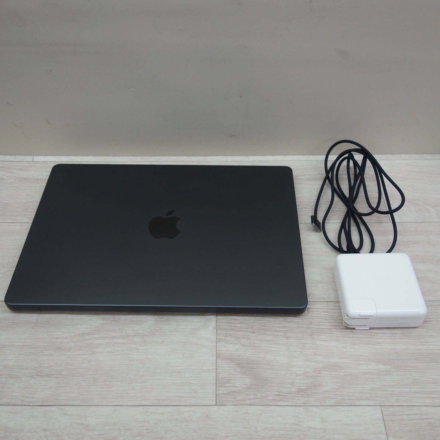 [送料無料] 美品☆MRX53J/A Apple 14インチ MacBook Pro M3 Max(14コアCPU＋30コアGPU), 36GBメモリ 1TB SSD スペースブラック☆