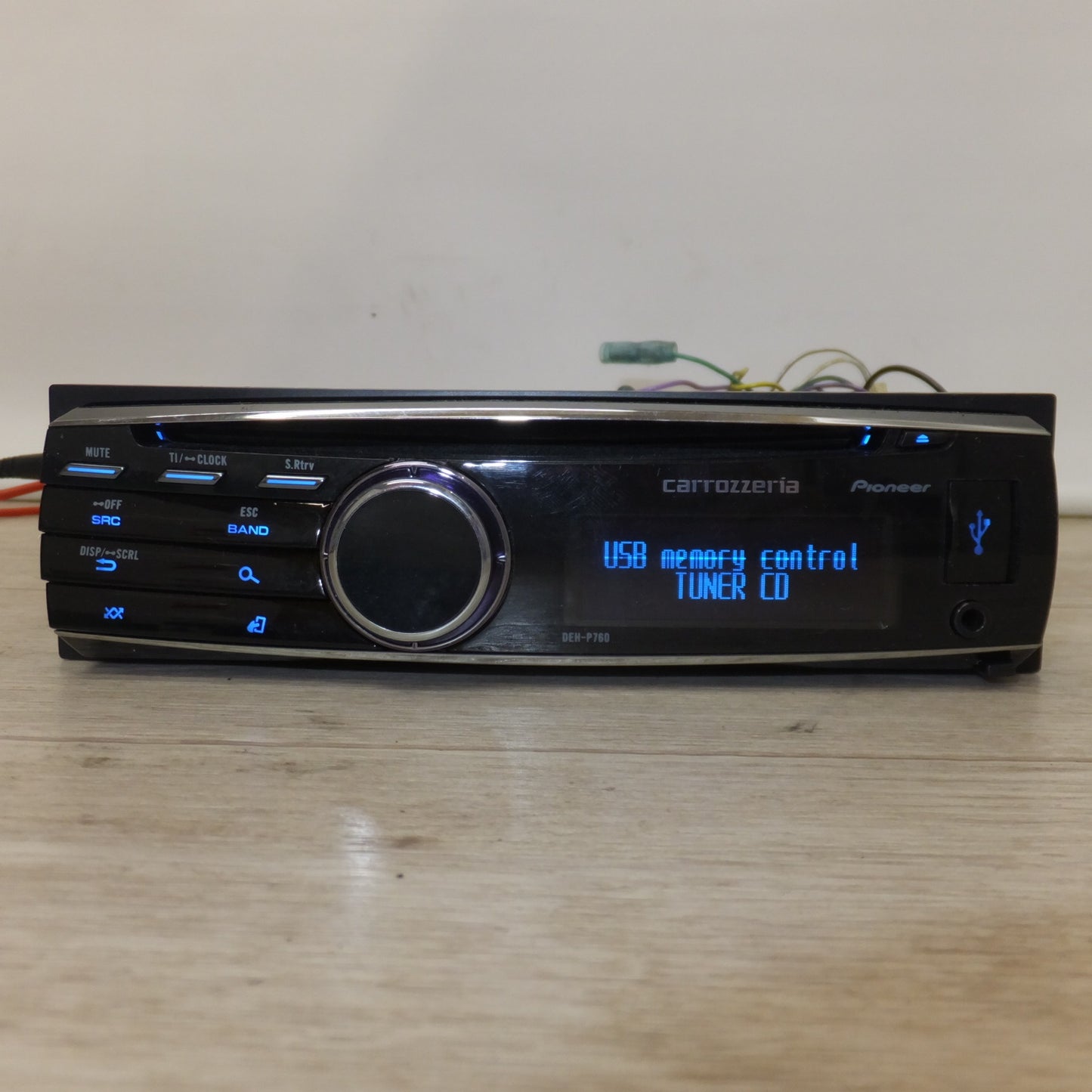 [送料無料] ★カロッツェリア carrozzeria カーオーディオ 1Dメインユニット DEH-P760(31)★
