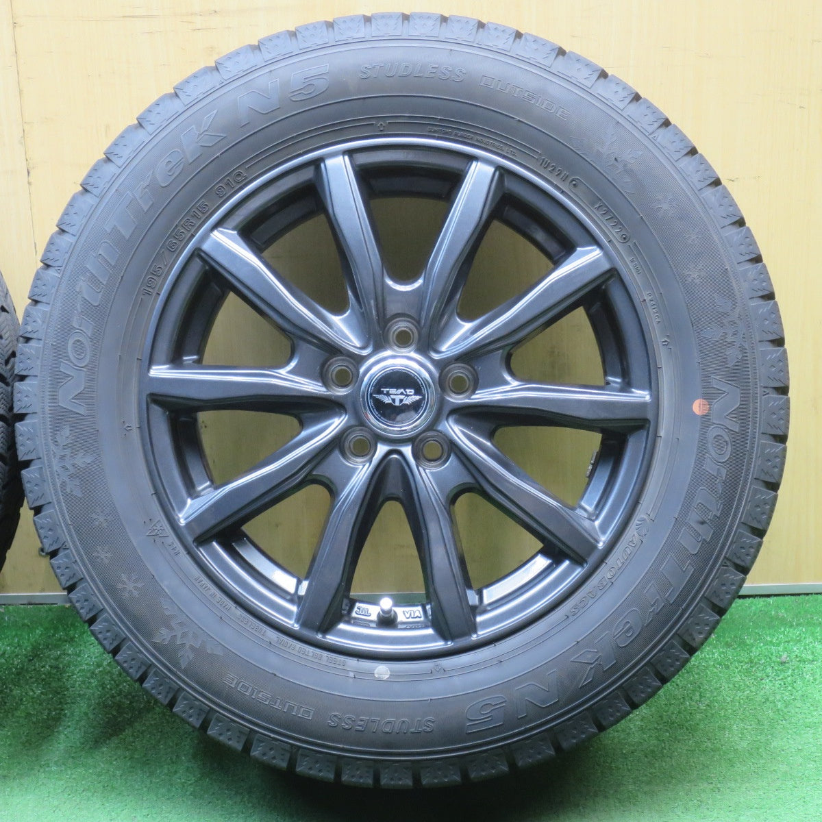 バリ溝！22年！キレイ！9.5分★プリウス 等 195/65R15 スタッドレス オートバックス ノーストレック N5 TEAD テッド 15インチ PCD100/5H★6050803NJス