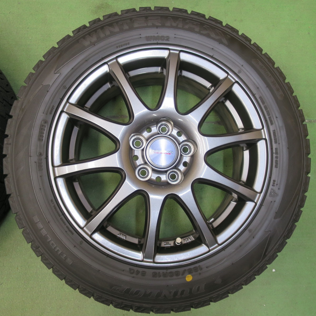 バリ溝！22年！キレイ！9.5分★シエンタ 等 185/60R15 スタッドレス ダンロップ ウインターマックス WM02 VELVA CHARGE ヴェルヴァ チャージ 15インチ PCD100/5H★5111205イス