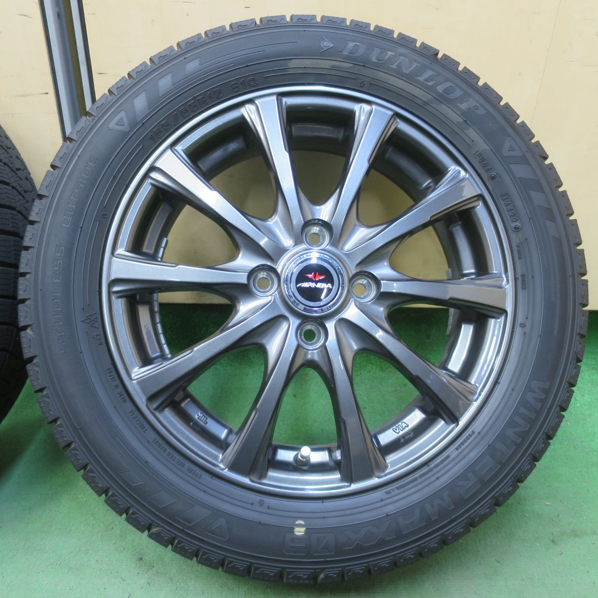 バリ溝！22年！キレイ！9.5分◎スタッドレス 165/65R15 ダンロップ ウインターマックス 03 AIRNOVA SB10 エアノヴァ 15インチ タフト ソリオ ハスラー 等 PCD100/4H◎6070807イス