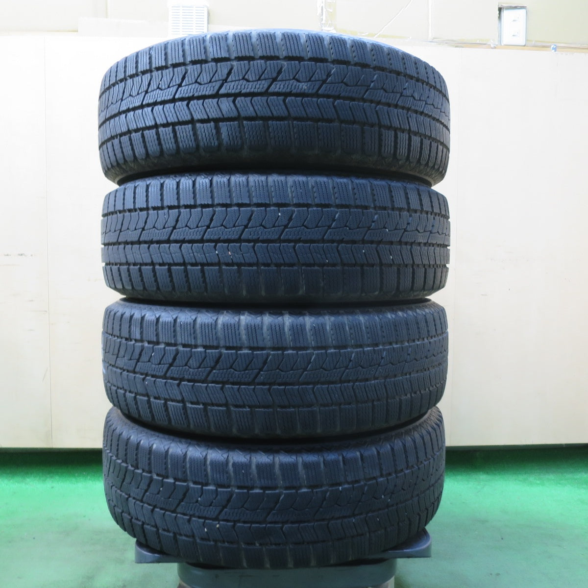 バリ溝！キレイ！8.5分★スタッドレス 185/65R15 トーヨー オブザーブ GIZ2 SEIN ザイン 15インチ PCD100/4H★5102012イス