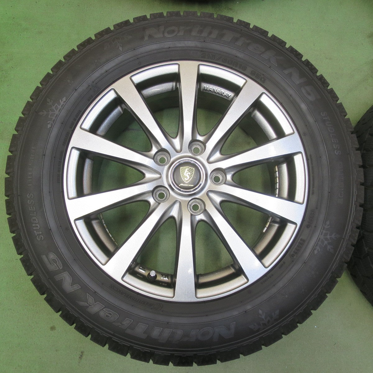 バリ溝！22年！キレイ！ほぼ10分◎スタッドレス 215/60R16 オートバックス ノーストレック N5 MANARAY SPORT マナレイ スポーツ 16インチ PCD114.3/5H◎6081908イス