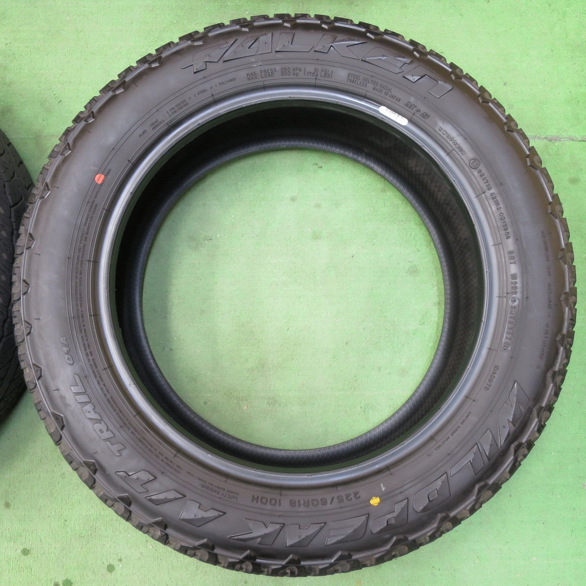 [送料無料] バリ溝！24年！ほぼ10分★225/60R18 ファルケン WILDPEAK A/T TRAIL 01A タイヤ 18インチ RAV4 ハリアー レクサス NX RX 等★5040304イノタ