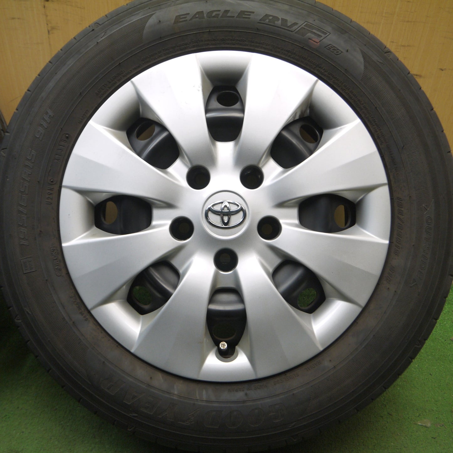 *送料無料* バリ溝！8.5分★トヨタ ヴォクシー 純正 スチール 195/65R15 グッドイヤー イーグル RVF ECO 15インチ PCD114.3/5H★4060508Hノ