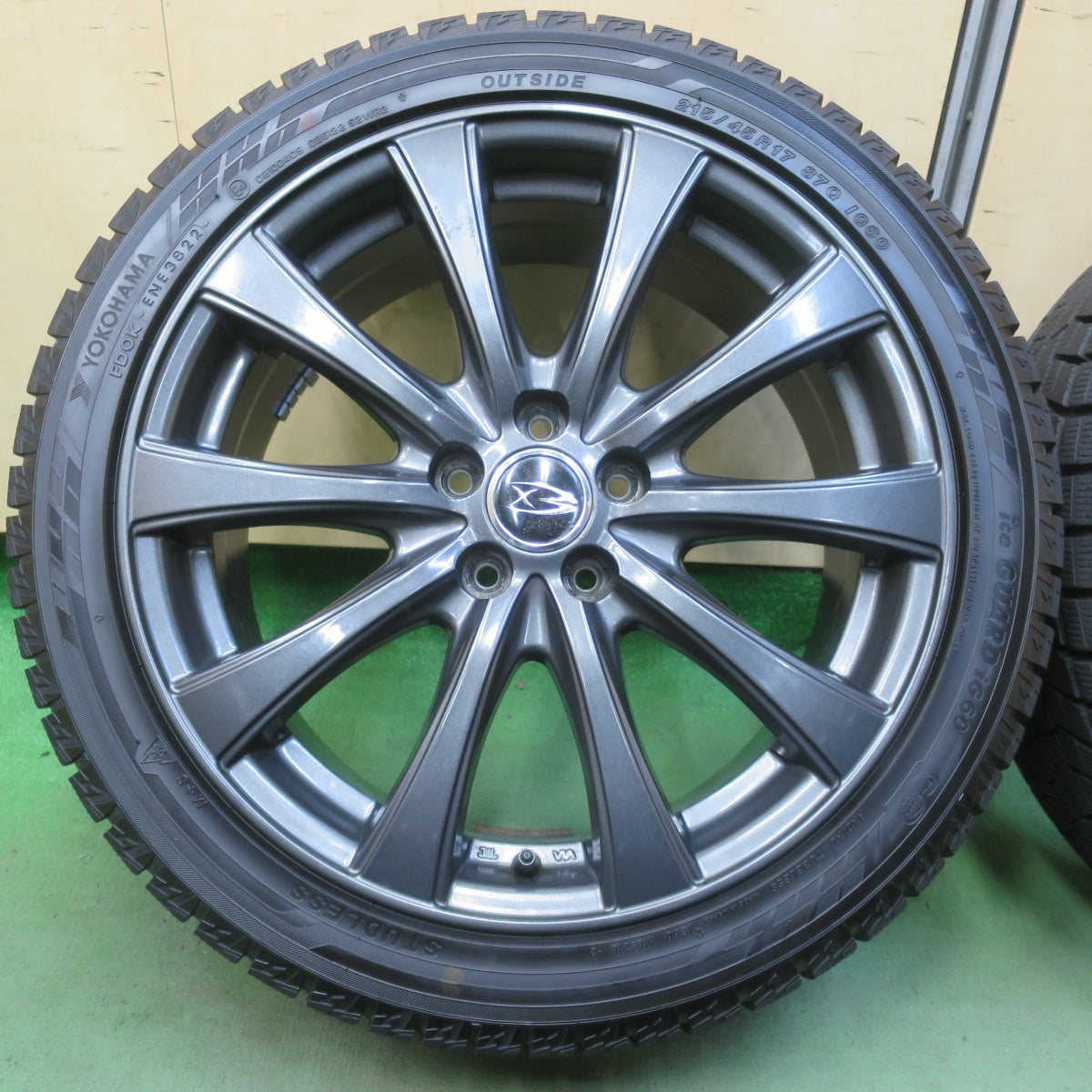 バリ溝！22年！9.5分以上★プリウス 等 215/45R17 スタッドレス ヨコハマ アイスガード iG60 Exsteer エクスター 17インチ PCD100/5H★6051810イス