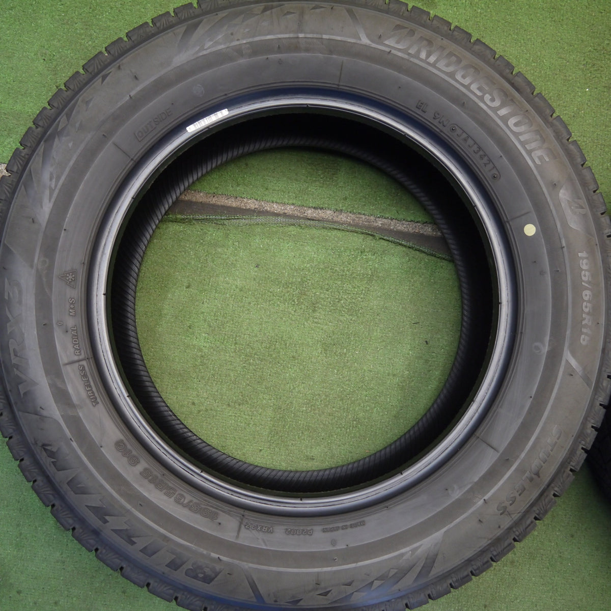 バリ溝！9.5分◎スタッドレス 195/65R15 ブリヂストン ブリザック VRX3 タイヤ 15インチ プリウス セレナ ノア ヴォクシー 等◎6080405Hスタ