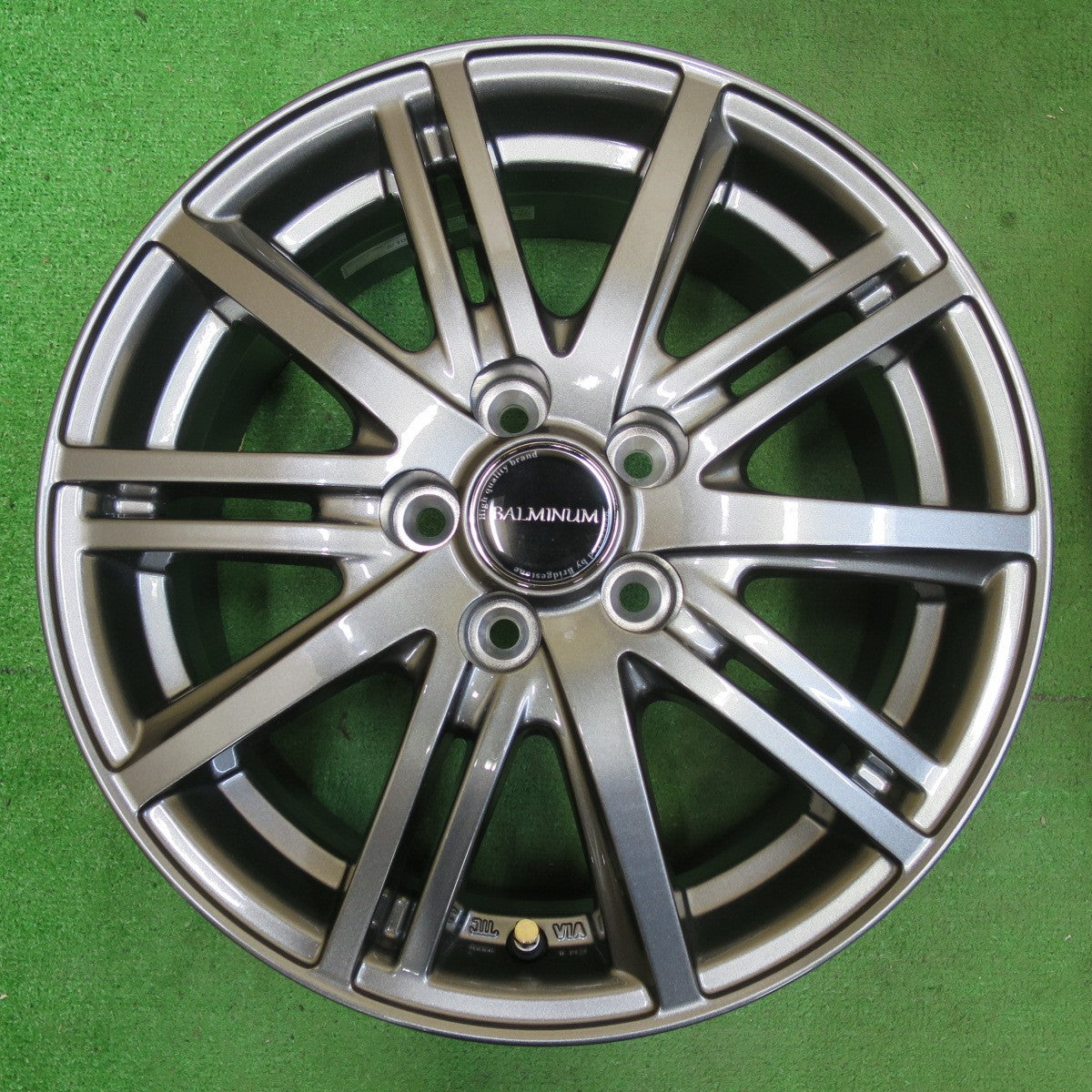 [送料無料] 未使用★BALMINUM バルミナ BR10 15インチ ホイール 15×6J PCD100/5H★4102902イホ