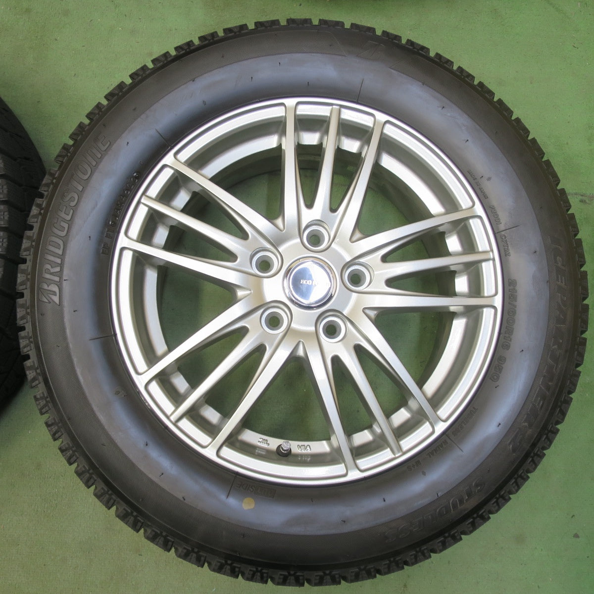 ほぼ未使用！23年！キレイ★スタッドレス 215/60R16 ブリヂストン アイスパートナー2 ECO FORME エコフォルム 16インチ PCD114.3/5H★6060409イス