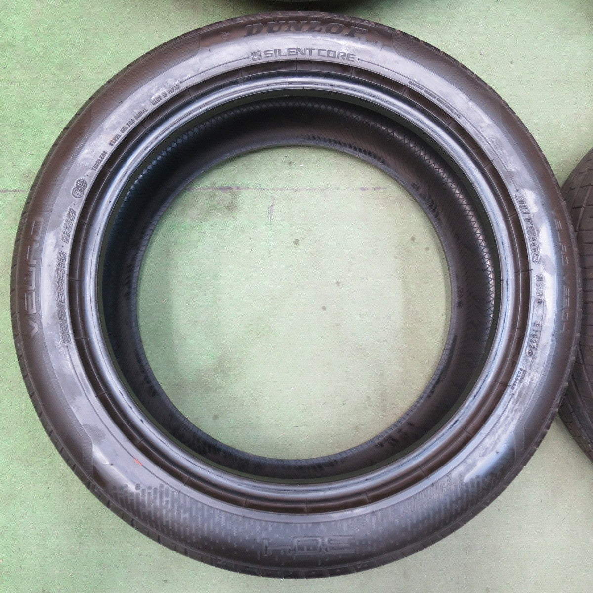 バリ溝！22年！9.5分★225/50R18 ダンロップ VEURO VE304 タイヤ 18インチ C-HR カローラ クロス ヴェゼル オデッセイ 等★5112210イノタ