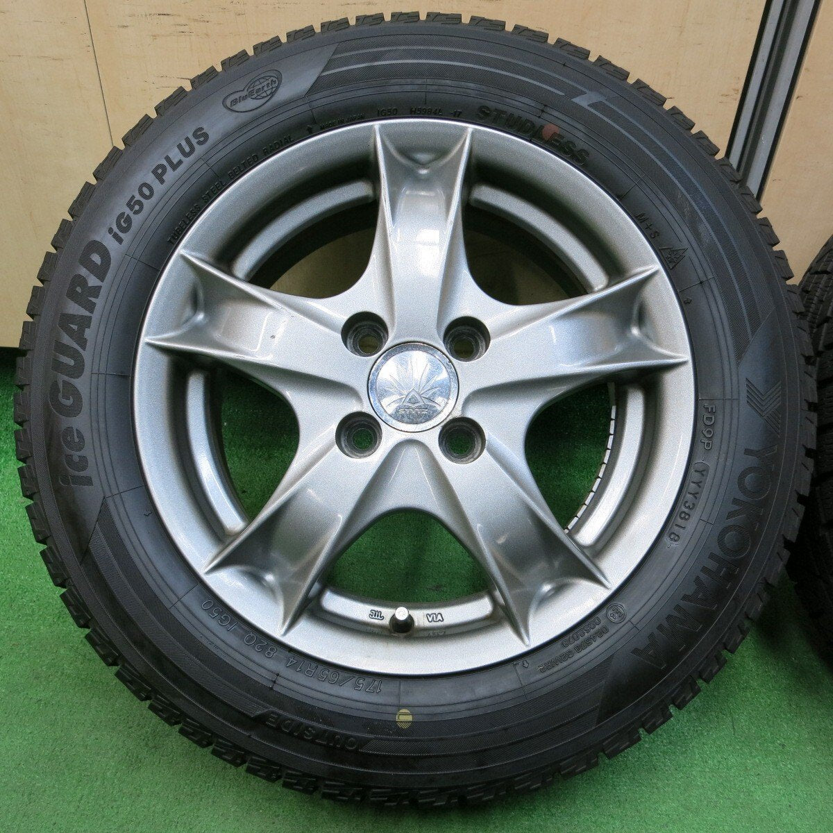 バリ溝！ほぼ10分★スタッドレス 175/65R14 ヨコハマ アイスガード iG50 プラス STYTZ 14インチ PCD100/4H★4052405イス