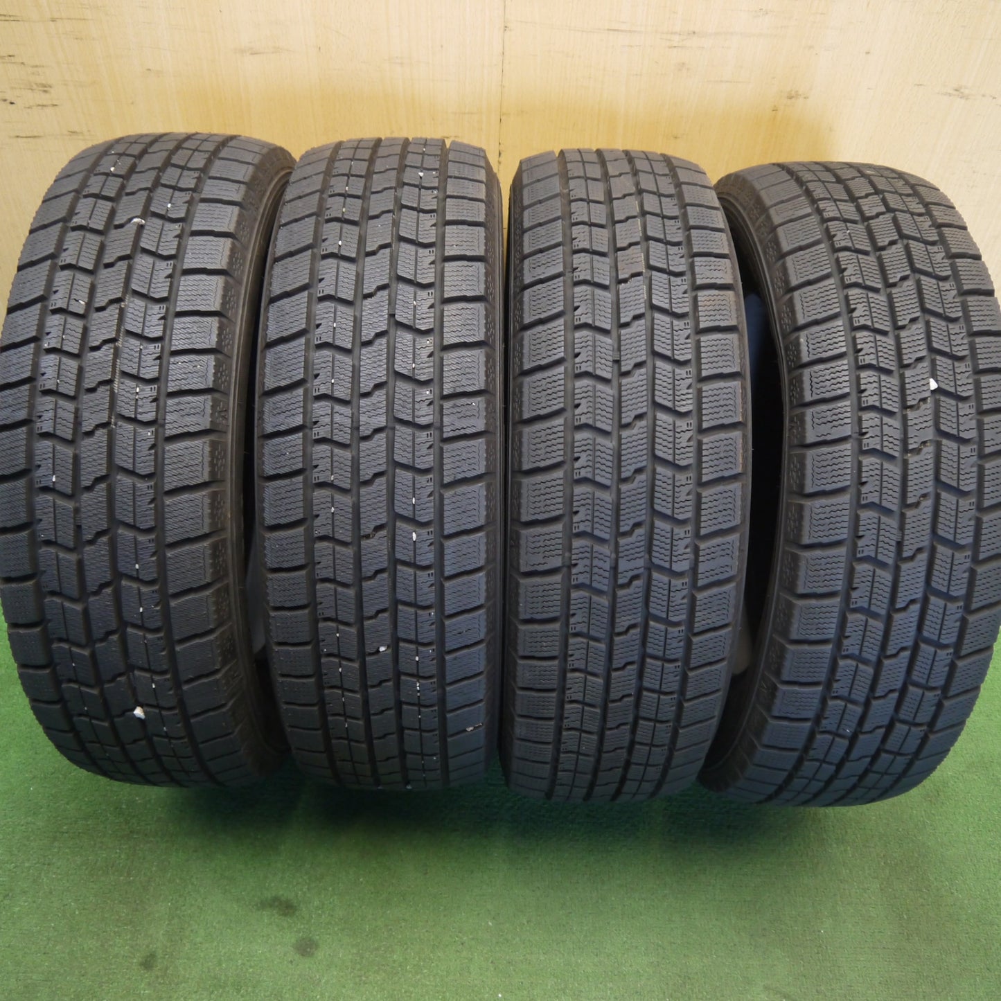超バリ溝！23年！ほぼ10分★スタッドレス 185/65R15 グッドイヤー アイスナビ7 タイヤ 15インチ プリウス シエンタ デミオ ノート マツダ2 等★6072205Hスタ