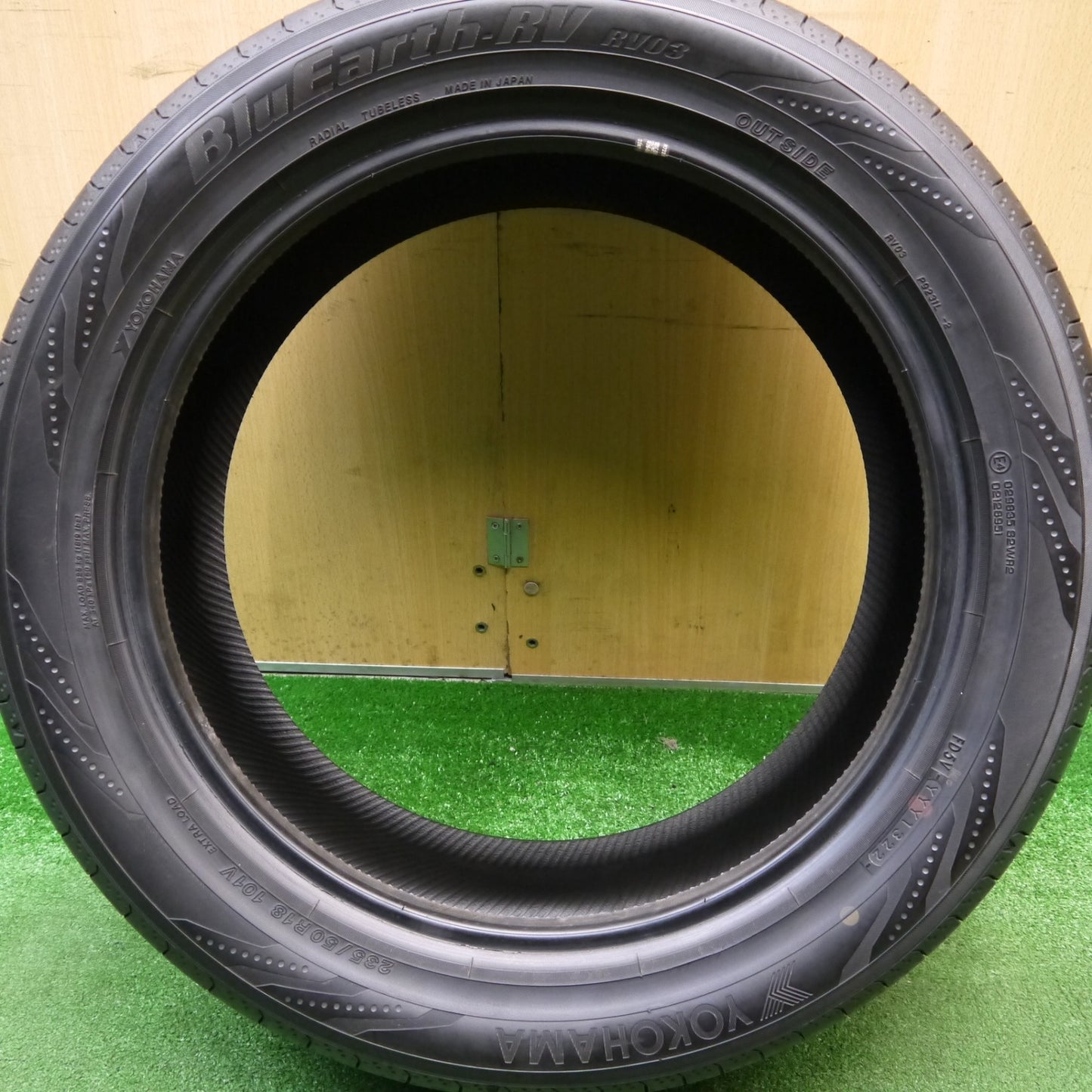 バリ溝！22年！9.5分！1本★235/50R18 ヨコハマ BluEarth-RV RV03 タイヤ 18インチ ブルーアース アルファード ヴェルファイア 等★5112511Hノタ