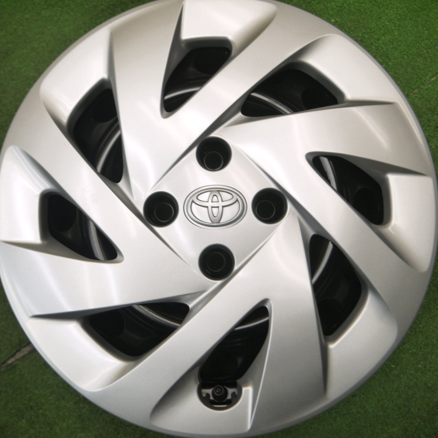 [送料無料] キレイ★トヨタ 10系 アクア 純正 スチール ホイール 15インチ 15×5.5J PCD100/4H★4122710Hホ