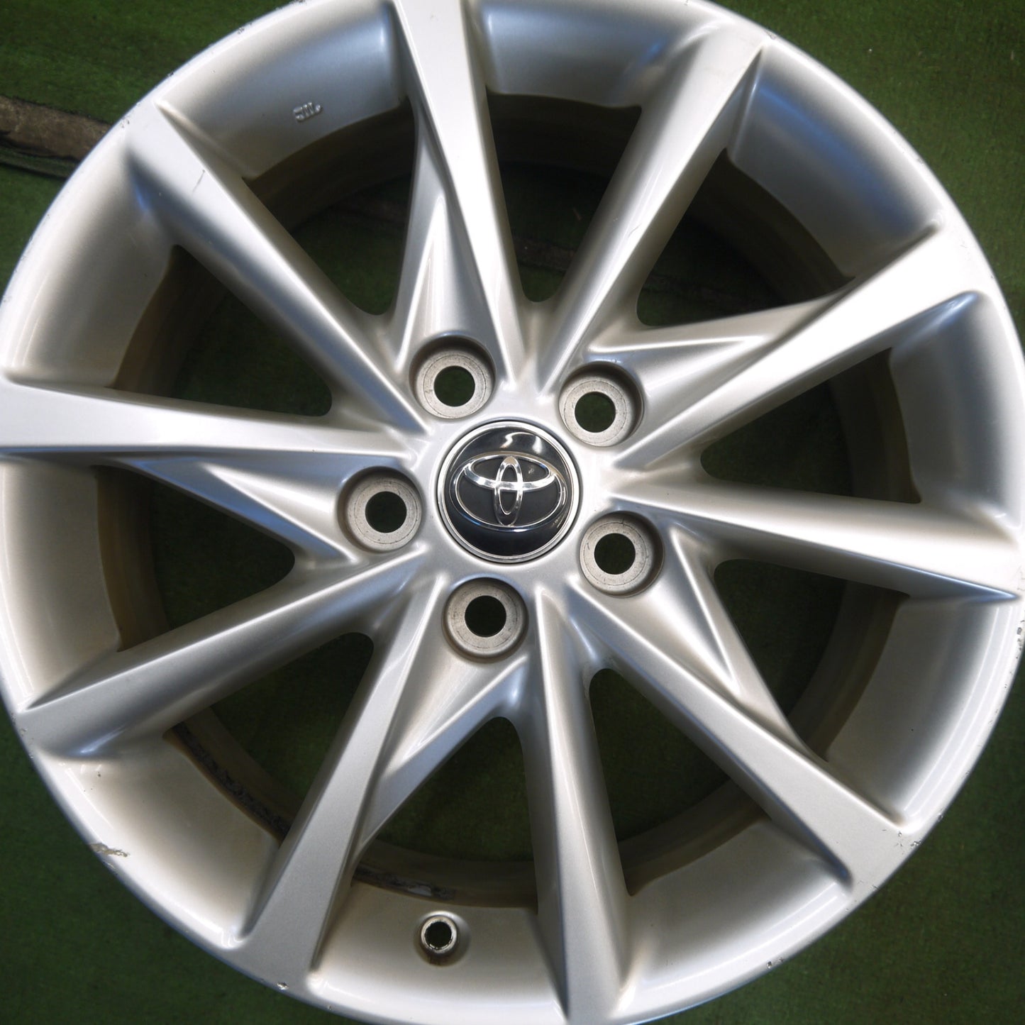 キレイ★トヨタ プリウスα Sツーリング 純正 ホイール 17インチ 17×7J PCD114.3/5H★6061707Hホ