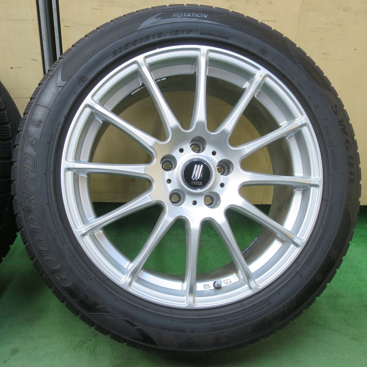 キレイ★スタッドレス 235/50R18 グッドライド SW608 SNOWMASTER LYZER ライザー 18インチ PCD114.3/5H★6013114イス