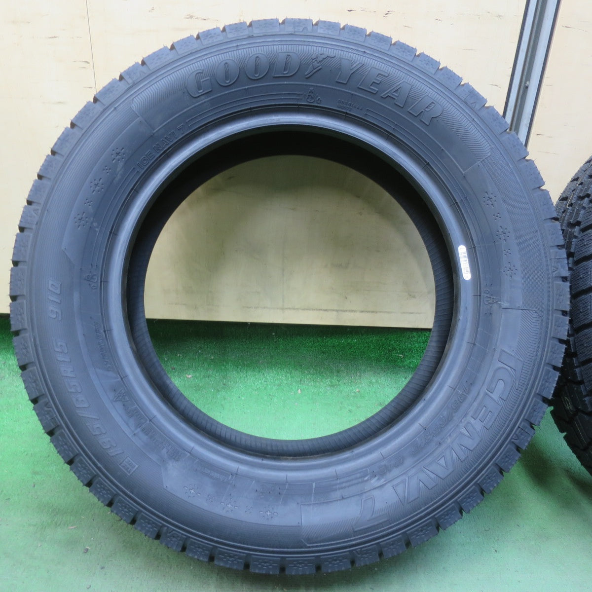 未使用！25年★スタッドレス 195/65R15 グッドイヤー アイスナビ7 タイヤ 15インチ ノア ヴォクシー ステップワゴン プリウス エスクァイア 等★6031909イスタ
