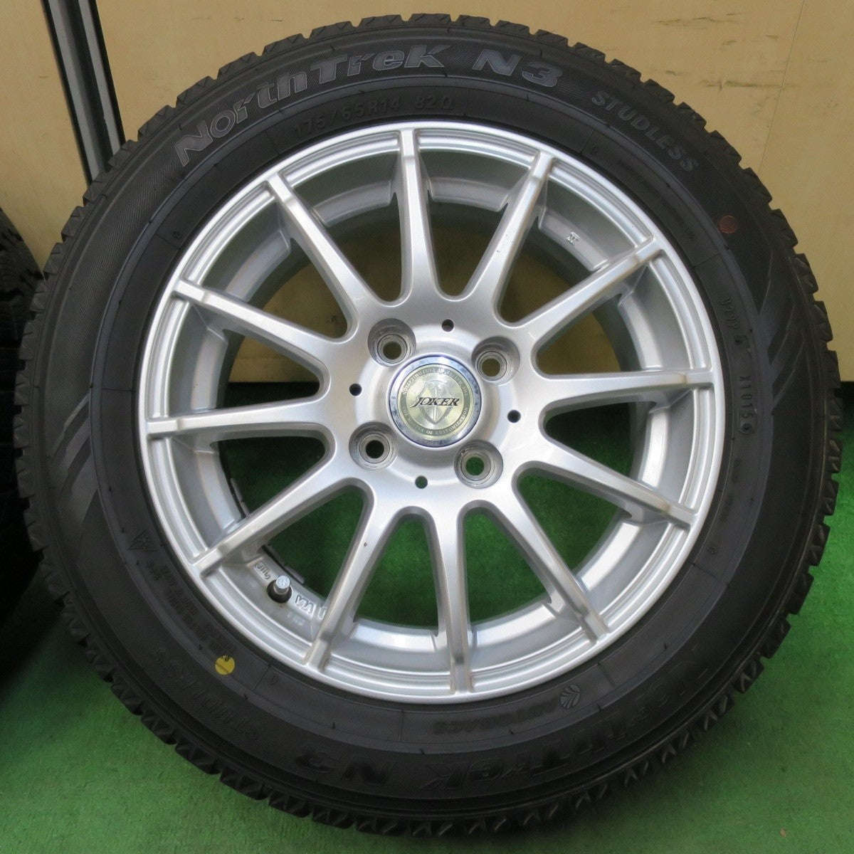 バリ溝！キレイ！9.5分★スタッドレス 175/65R14 オートバックス ノーストレック N3 JOKER ジョーカー 14インチ PCD100/4H★5010405イス