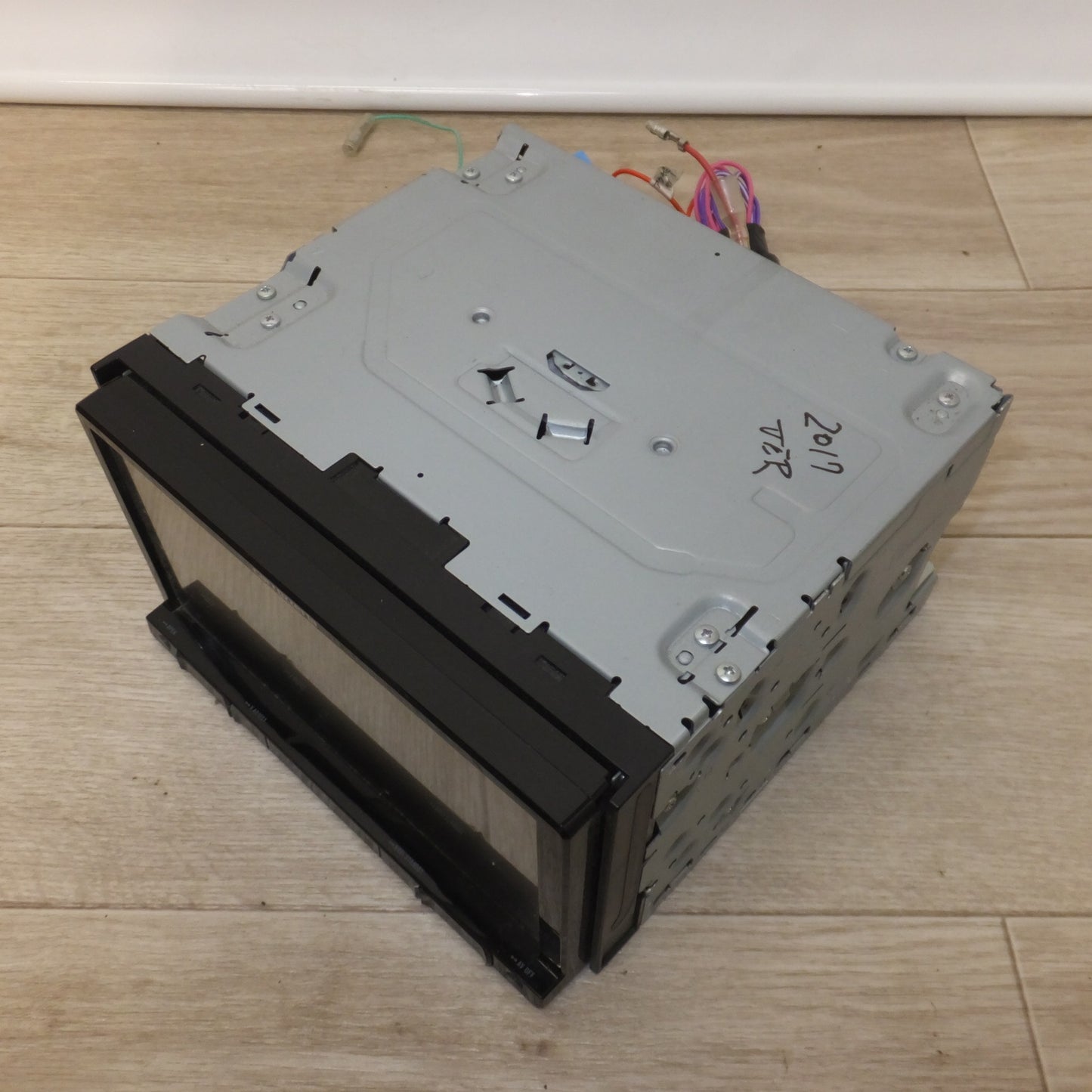 [送料無料] ★カロッツェリア carrozzeria AV一体型メモリーナビゲーション AVIC-RZ901-R[30]★