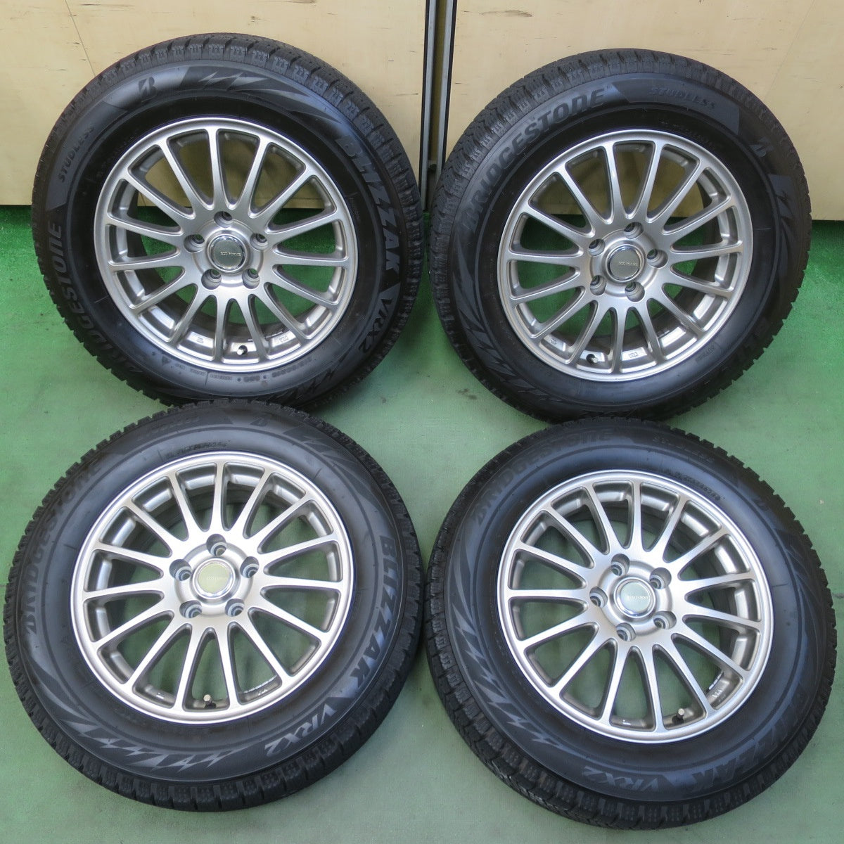 バリ溝！24年！キレイ！9.5分◎スタッドレス 215/60R16 ブリヂストン ブリザック VRX2 ECO FORME SE-12 エコフォルム 16インチ PCD114.3/5H◎6081110IMス