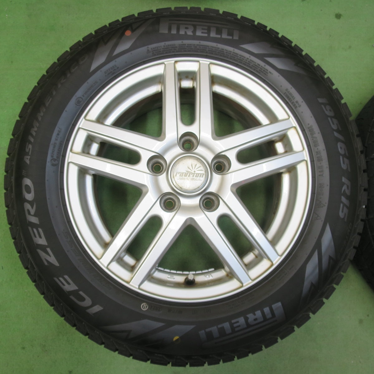 バリ溝！24年！9.5分以上★スタッドレス 195/65R15 ピレリ アイスゼロ アシンメトリコ ravrion ラブリオン 15インチ PCD114.3/5H★5122602イス