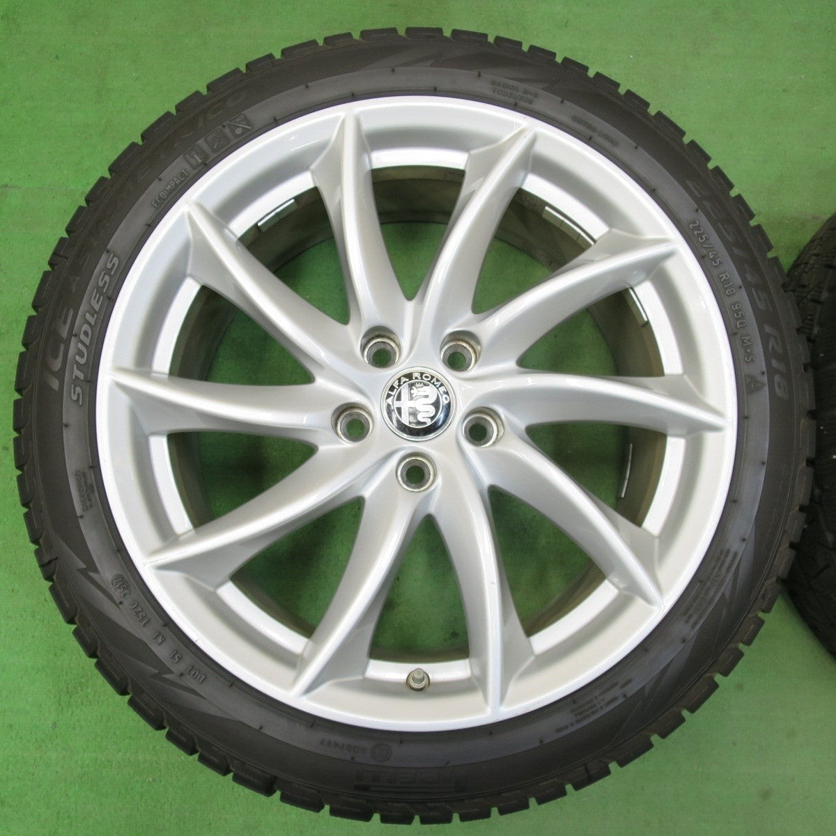 センサー付！キレイ★アルファロメオ ジュリア 純正 225/45R18 255/40R18 スタッドレス ピレリ アイスアシンメトリコ 18インチ PCD110/5H★5020310イス