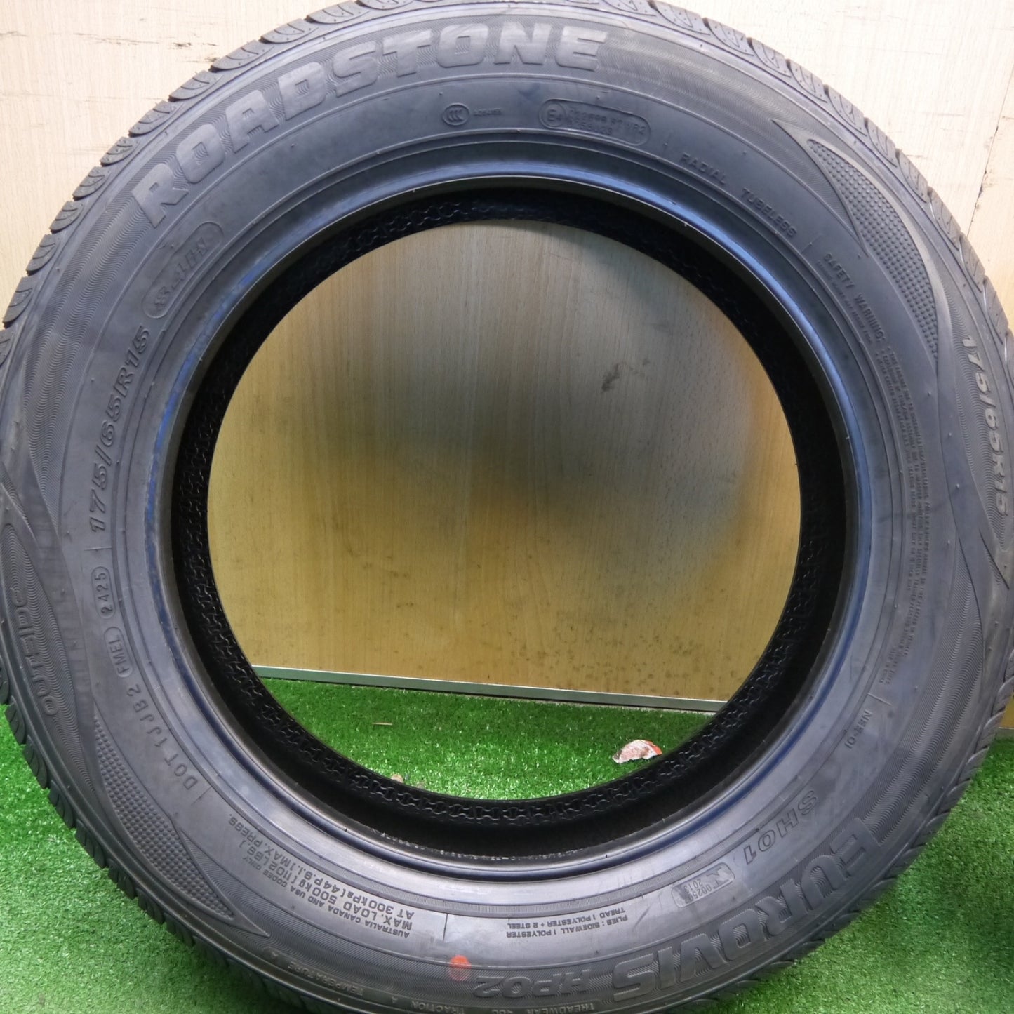 未使用！25年★175/65R15 ロードストーン EUROVIS HP02 タイヤ 15インチ ヤリス アクア スイフト スペイド 等★6050811Hノタ
