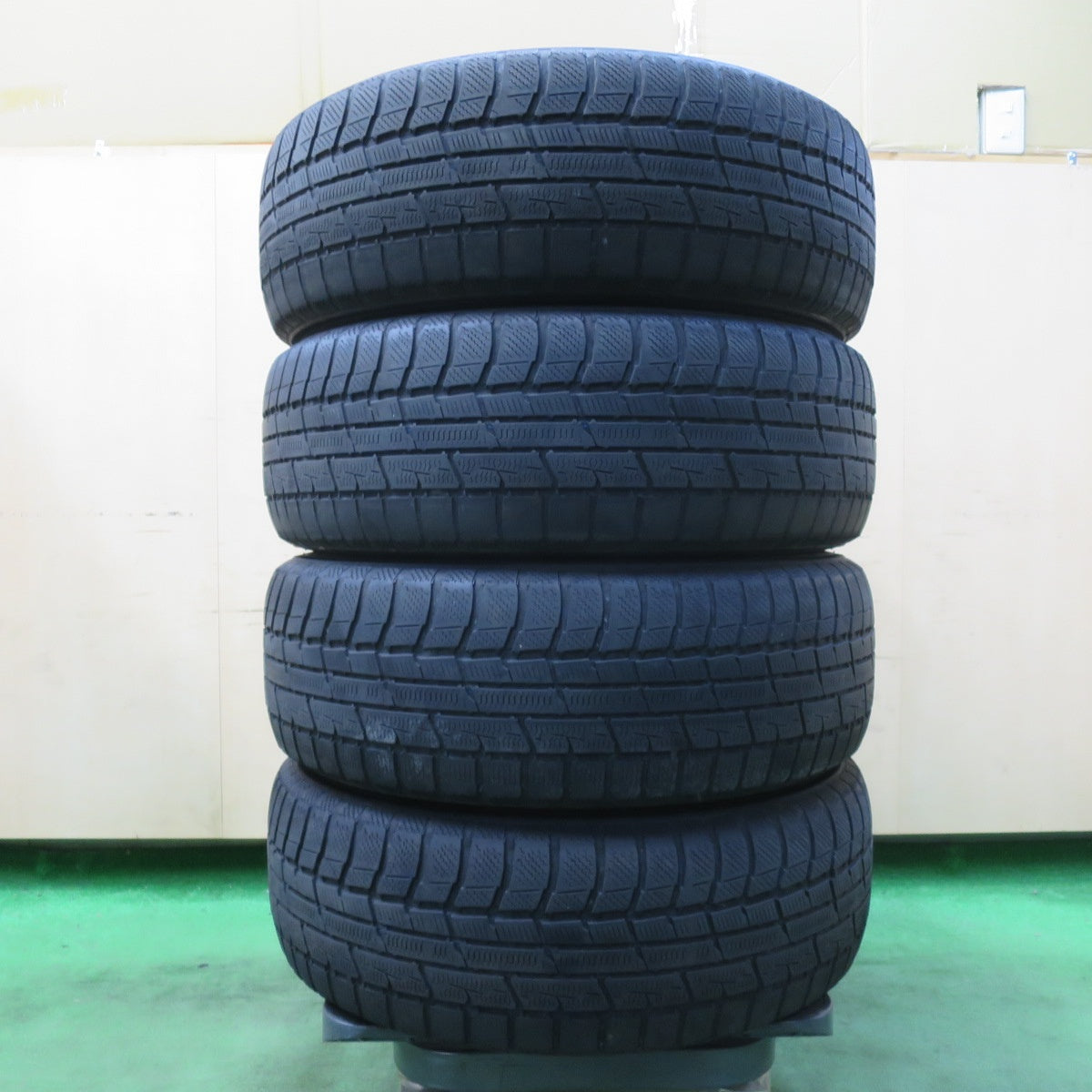 [送料無料] キレイ★トヨタ 80系 ノア ヴォクシー 純正 195/65R15 スタッドレス トーヨー ウインター トランパス TX 15インチ PCD114.3/5H★5031706イス