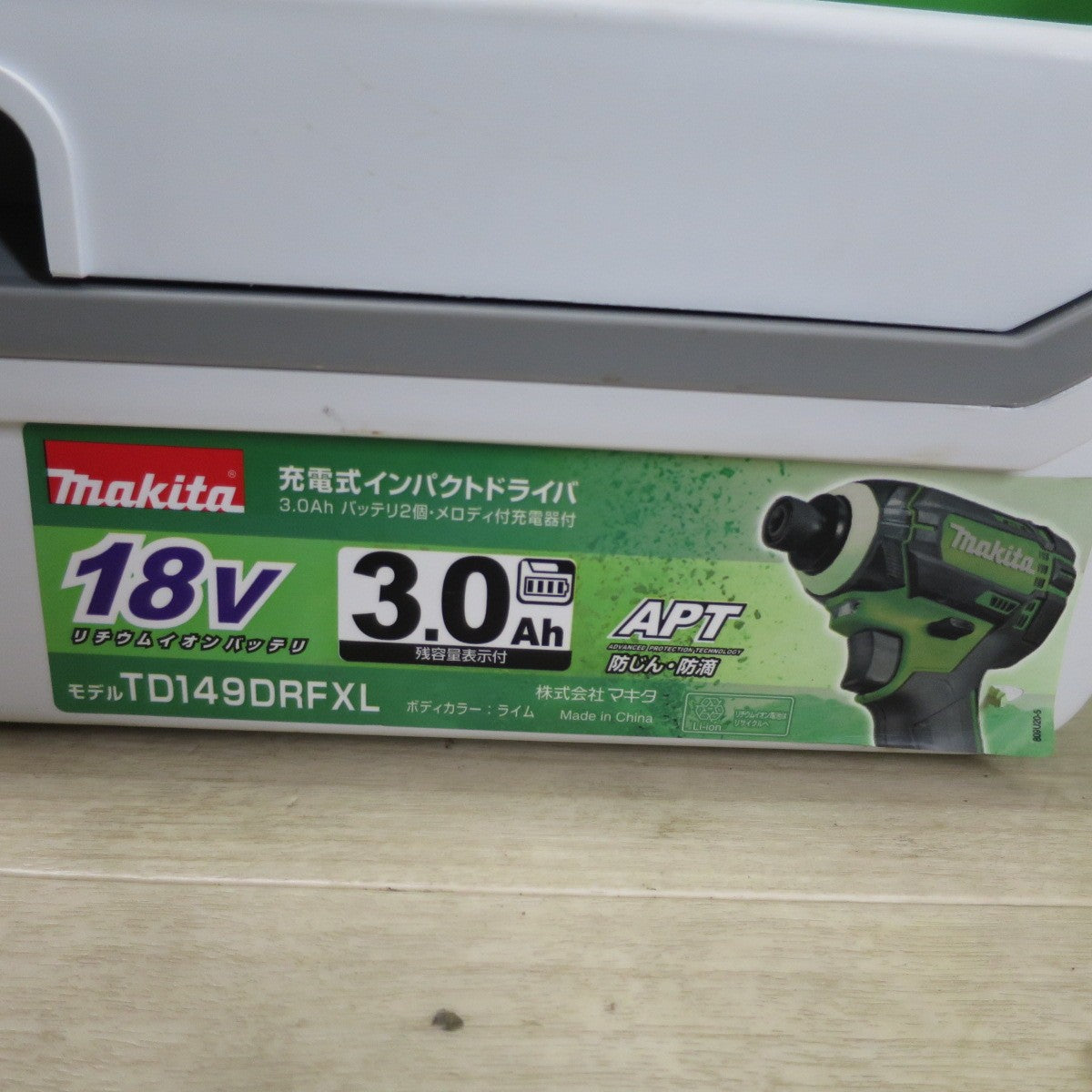 [送料無料] ほぼ未使用！バッテリー2個☆マキタ 充電式 インパクトドライバ TD149D RFXL 電動 工具 充電器 DC18RF makita 18V 3.0Ah ライム☆