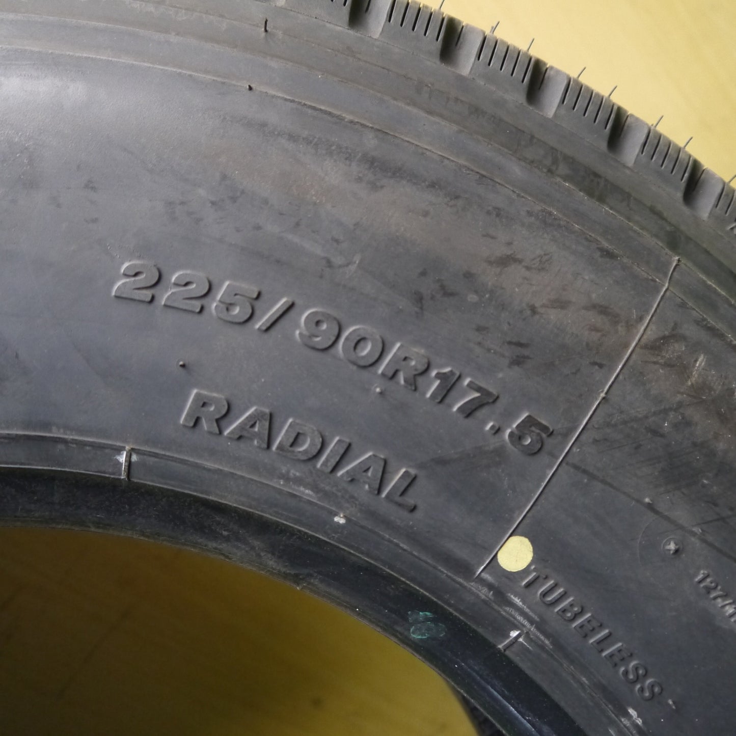 未使用！1本☆トラック タイヤ 225/90R17.5 127/125L ブリヂストン 