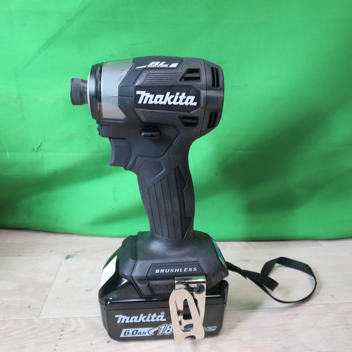 [送料無料] 美品!バッテリー2個☆マキタ 充電式 インパクト ドライバ 18V TD173DRGXB 充電器 ケース付き 黒 電動 工具☆