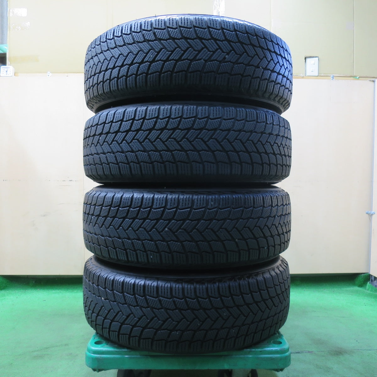 [送料無料] バリ溝！21年！キレイ！9分★スタッドレス デイトナ 215/70R16 ミシュラン X-ICE SNOW SUV DAYTONA 16インチ PCD114.3/5H★4112906イス