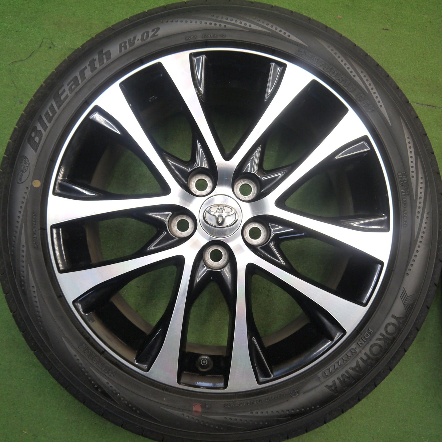 バリ溝！キレイ！9.5分★トヨタ 50系 エスティマ アエラス 純正 225/50R18 ヨコハマ ブルーアース RV-02 18インチ PCD114.3/5H★6041506Hノ