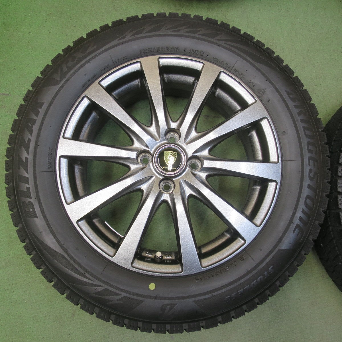 バリ溝！キレイ！9分◎スタッドレス 195/65R16 ブリヂストン ブリザック VRX2 MANARAY SPORT マナレイ スポーツ 16インチ PCD100/4H◎6101605イス