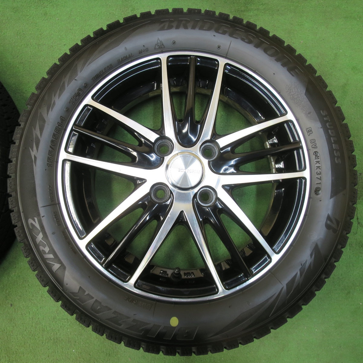 [送料無料] バリ溝！キレイ！8.5分★スタッドレス 155/65R14 ブリヂストン ブリザック VRX2 ECO FORME エコフォルム 14インチ PCD100/4H★5012502イス